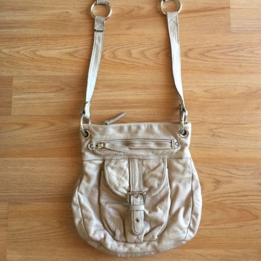 Tano Crossbody